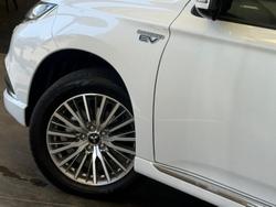 2020 Mitsubishi Outlander PHEV ES ADAS