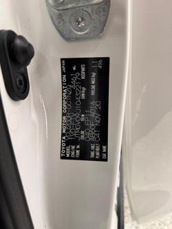 2020 Toyota Landcruiser GX VDJ200R 4X4 Dual Range Glacier White
