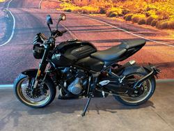 2025 Triumph Trident 800 Trident Black