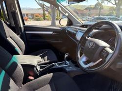 2015 Toyota Hilux SR5