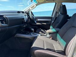 2015 Toyota Hilux SR5