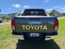 2015 Toyota Hilux SR5