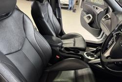 2017 Hyundai Veloster FS5 Series II White Crystal