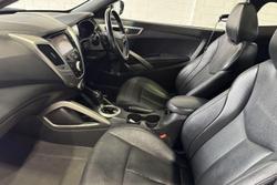 2017 Hyundai Veloster FS5 Series II White Crystal