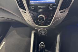 2017 Hyundai Veloster FS5 Series II White Crystal