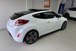 2017 Hyundai Veloster FS5 Series II White Crystal