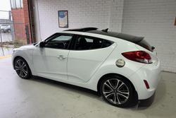 2017 Hyundai Veloster FS5 Series II White Crystal