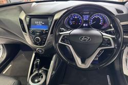 2017 Hyundai Veloster FS5 Series II White Crystal