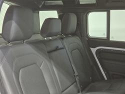 2025 Land Rover Defender 110 D350 X-Dynamic SE