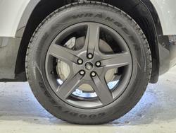 2025 Land Rover Defender 110 D350 X-Dynamic SE