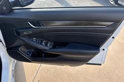 2019 Honda Accord VTi-LX 10th Gen MY19 White