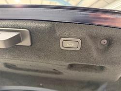 2020 Jaguar XE P300 R-Dynamic SE X760 MY20 Portofino Blue