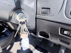 2010 Nissan Navara ST-R D22 MY09 4X4 Artic White