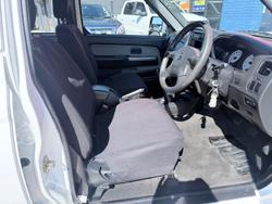 2010 Nissan Navara ST-R D22 MY09 4X4 Artic White