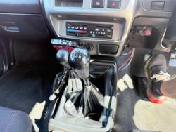 2010 Nissan Navara ST-R D22 MY09 4X4 Artic White