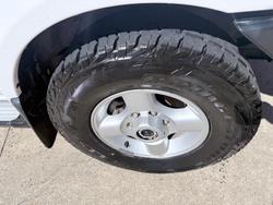 2010 Nissan Navara ST-R D22 MY09 4X4 Artic White