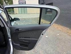 2005 Holden Astra CDX AH MY05 Silver