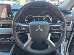 2024 Mitsubishi Outlander ES