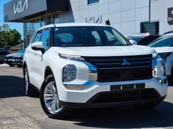 2024 Mitsubishi Outlander ES