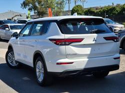 2024 Mitsubishi Outlander ES