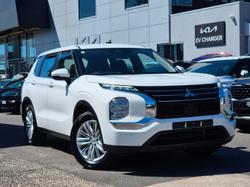 2024 Mitsubishi Outlander ES