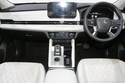 2022 Mitsubishi Outlander Exceed