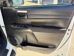 2023 Toyota Hilux SR