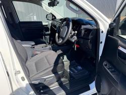 2023 Toyota Hilux SR