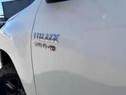 2023 Toyota Hilux SR