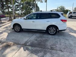 2015 NISSAN PATHFINDER ST (4x4)