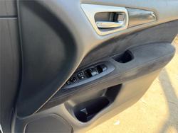 2015 NISSAN PATHFINDER ST (4x4)