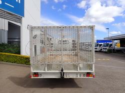 2015 ISUZU NPR 275