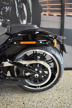 2018 HARLEY-DAVIDSON FXBR BREAKOUT