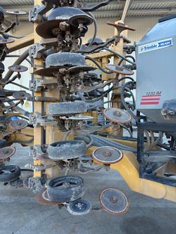 2016 SERAFIN ULTISOW 6M NARROW FOLD SINGLE DISC AIR SEEDER USED YELLOW