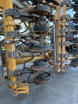 2016 SERAFIN ULTISOW 6M NARROW FOLD SINGLE DISC AIR SEEDER USED YELLOW