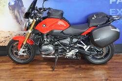 2017 BMW Motorrad R1200R SPORTS Red