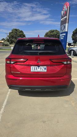 2023 Mitsubishi Outlander ES