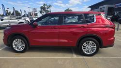 2023 Mitsubishi Outlander ES