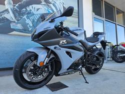 2022 Suzuki GSX-R1000A White