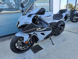2022 Suzuki GSX-R1000A White