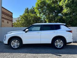 2022 Mitsubishi Outlander LS