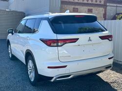 2022 Mitsubishi Outlander LS
