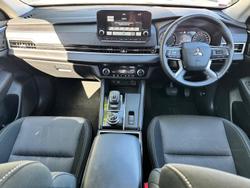 2022 Mitsubishi Outlander LS
