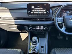 2022 Mitsubishi Outlander LS