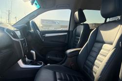 2019 Isuzu MU-X LS-T