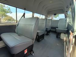 2000 Toyota Hiace Commuter RZH125R French Vanilla