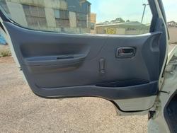 2000 Toyota Hiace Commuter RZH125R French Vanilla