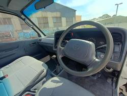 2000 Toyota Hiace Commuter RZH125R French Vanilla
