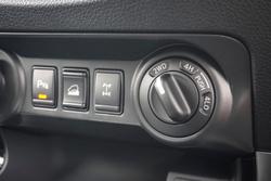 2025 Nissan Navara ST-X