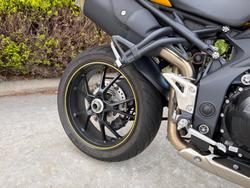 Triumph 2016 TRIUMPH 1050CC SPEED TRIPLE Yellow